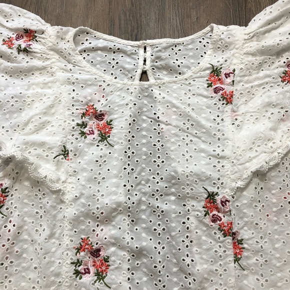 Vintage Embroidered Eyelet Crop Top - Picture 6 of 17